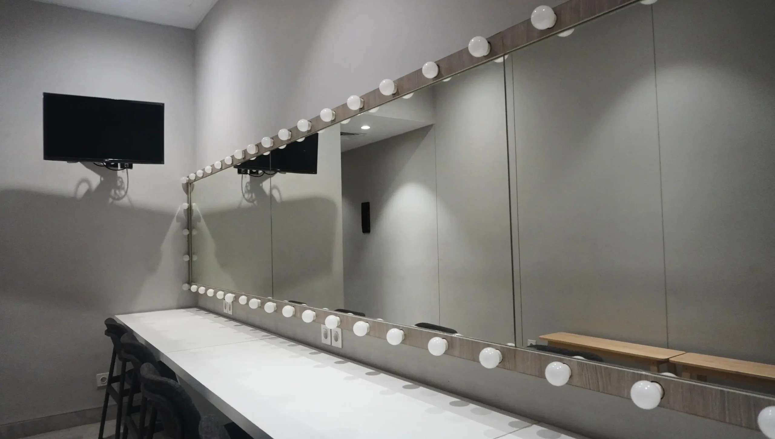 Dressing Room (2)